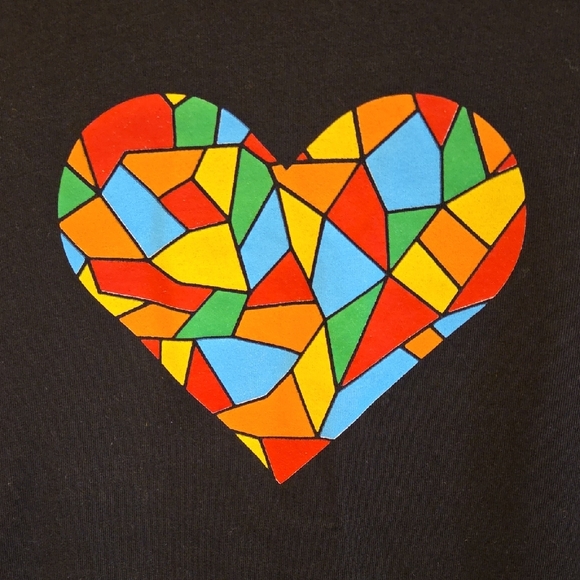 Black Heart Graphic Women's T-Shirt - Picture 5 of 7